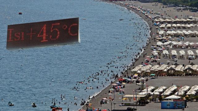 Antalya'nın denizi bile yanıyor! Termometreler 45, deniz suyu 32 derece