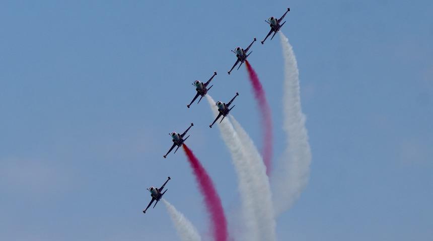 Trabzon'da Türk Yıldızları gösteri uçuşu yaptı