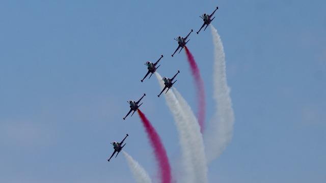 Trabzon'da Türk Yıldızları gösteri uçuşu yaptı