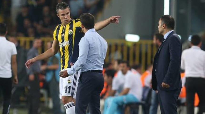 Van Persie'den Pereira'ya soyunma odası şoku