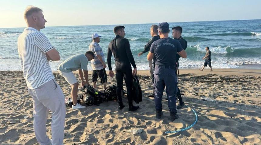 Karasu'da denize giren 16 yaşındaki çocuktan acı haber... Dalgalar arasında kayboldu