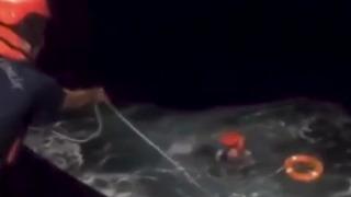 Denizde korku dolu anlar! İzmir Karaburun’da batan teknedeki 3 kişi kurtarıldı