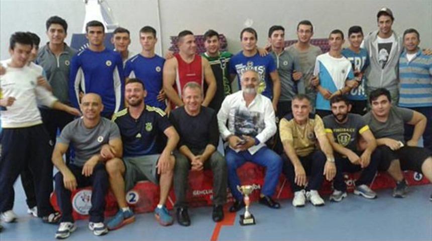 Fenerbah&ccedil;e ringde coştu