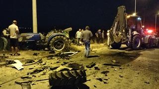 Antalya'da traktör ile otomobilin çarpışması sonucu 2 kişi yaralandı