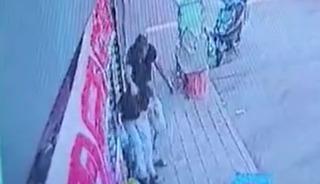Marulu beğenmedi siparişi getiren çocuğu dövdü!