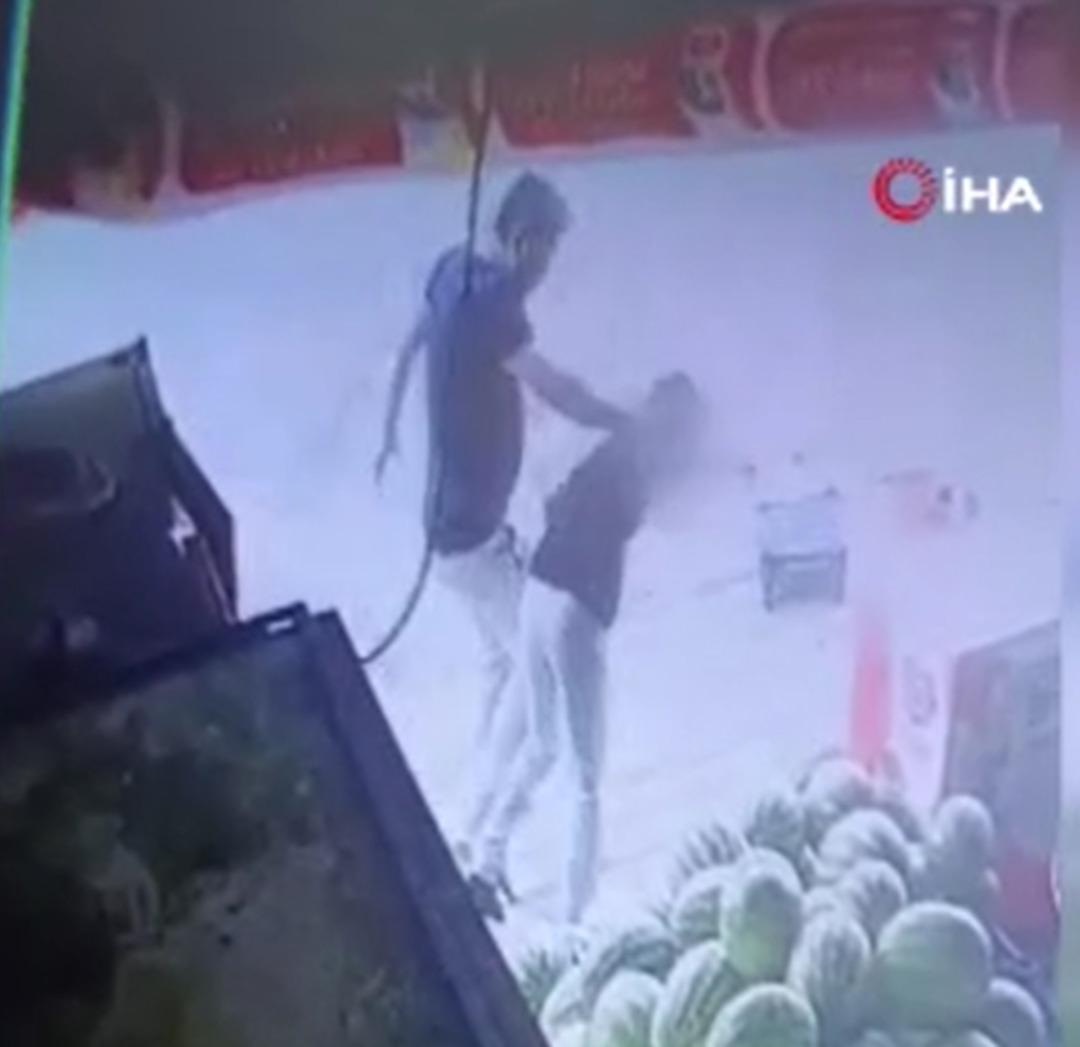 Marulu beğenmedi siparişi getiren çocuğu dövdü! O bekçi serbest bırakıldı 1