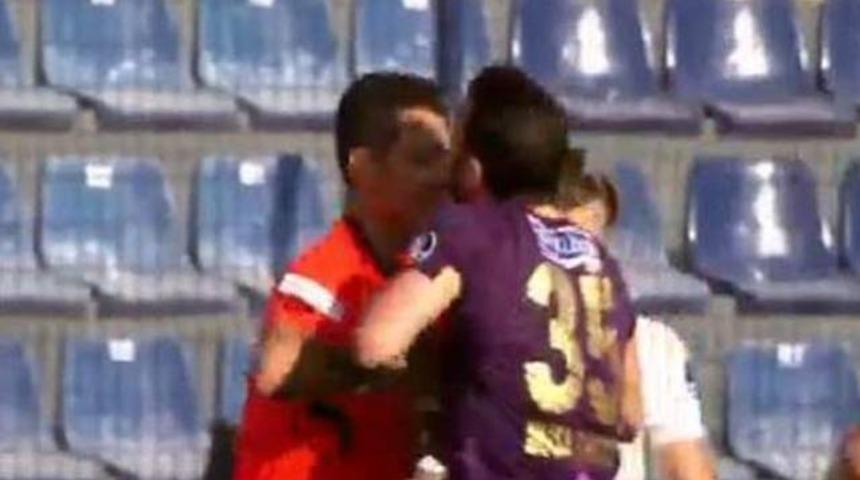 Musa &Ccedil;ağıran'dan hakeme kafa!