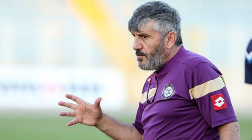 Mustafa Reşit Ak&ccedil;ay ligin b&uuml;y&uuml;k takımlarına acımıyor