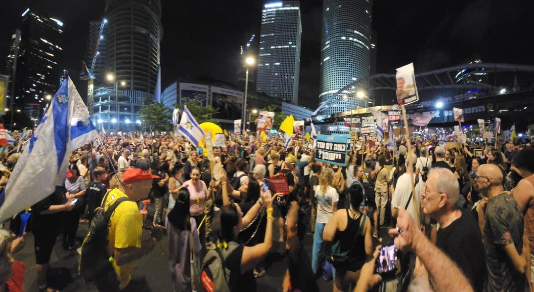 İsrail Tel Aviv’de tarihi protesto: Netanyahu hükümetine karşıt gösteriler devam ediyor! On binlerce İsrailli, Gazze politikalarına tepki gösterdi... 3