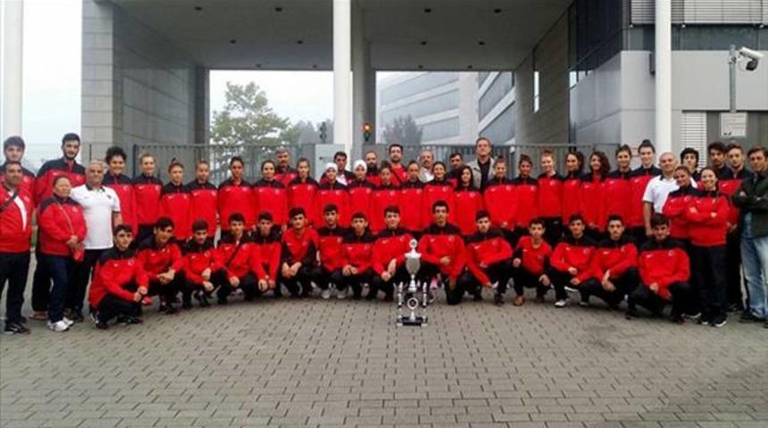 Tekvandoculardan madalya yağmuru