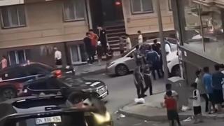 Yolda yürürken ateş açıldı! Sinsi sinsi arkasından gelip... Anbean kameralara yansıdı