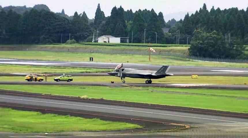 Japonya semalarında tehlike! İngiliz F-35B savaş uçağı acil iniş yaptı
