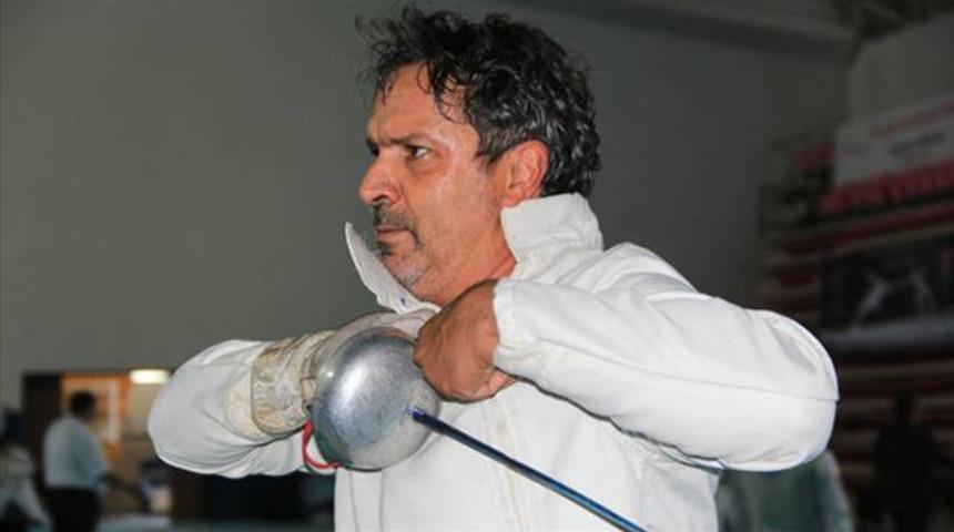 40 yıldır kılıç sallıyor