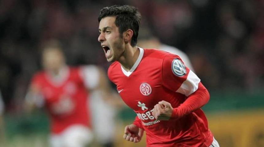 Yunus Mallı'nın evrakı yetişmedi, düğüne yetişiyor