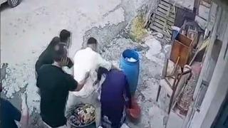 İnfial yaratan görüntü! Tepki yağıyor: Baba ve oğlu 70 yaşındaki kadını böyle darbetti... Sebebi ise pes dedirtti