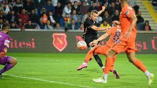 Podolski'nin golünde elle müdahale...