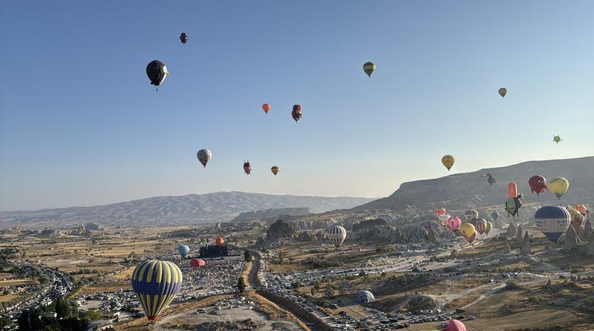 Kapadokya Balon Festivali'nin son gününde gökyüzünde görsel şölen