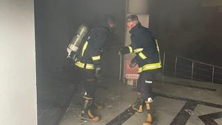 Van'da iş merkezinde yangın! 4 dükkan zarar gördü