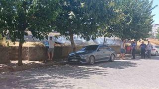 Tren yolunda kenarında çıkan yangın araçlara sıçramadan söndürüldü