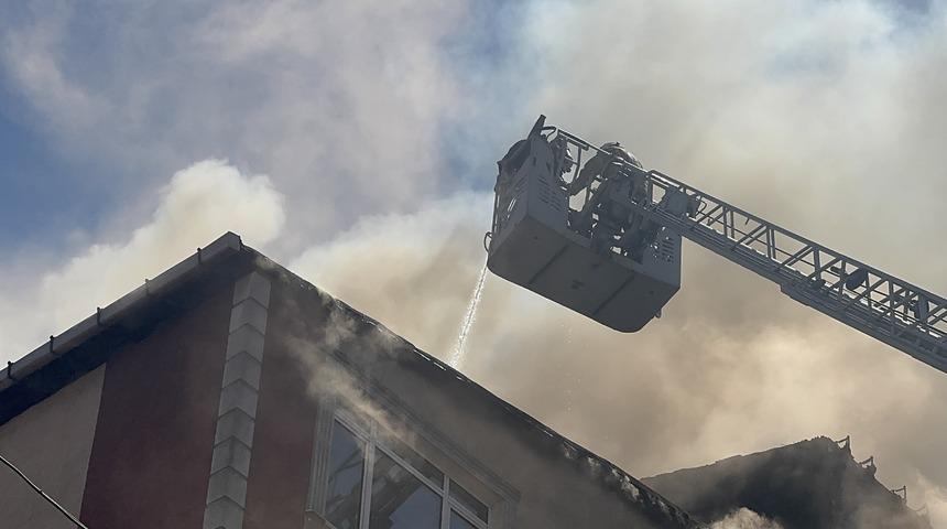 Esenler'de 3 apartmanı etkileyen yangın söndürüldü