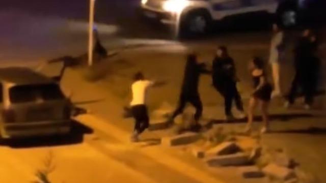 Bursa’da gençler arasında kavga: Cadde boks ringine döndü