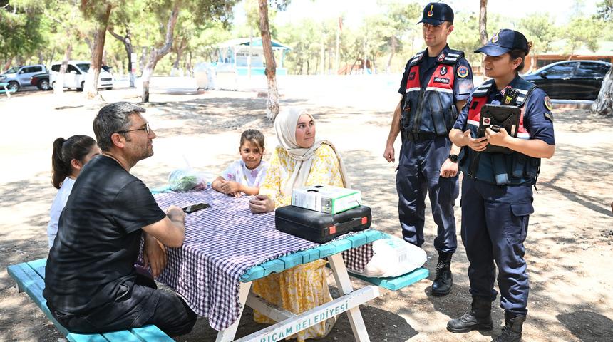 Adana'da jandarma ekipleri piknik yapanları orman yangınlarına karşı uyardı