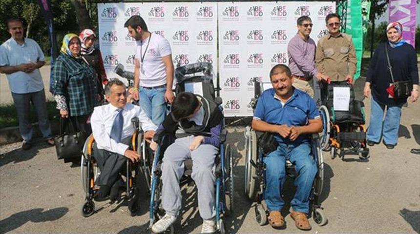 Renkli koşunun geliri engellilere