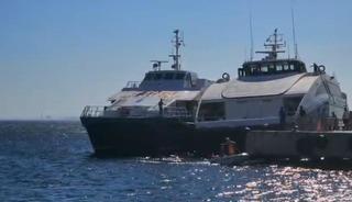 Deniz otobüsü Avşa Adası açıklarında kayalıklara çarptı