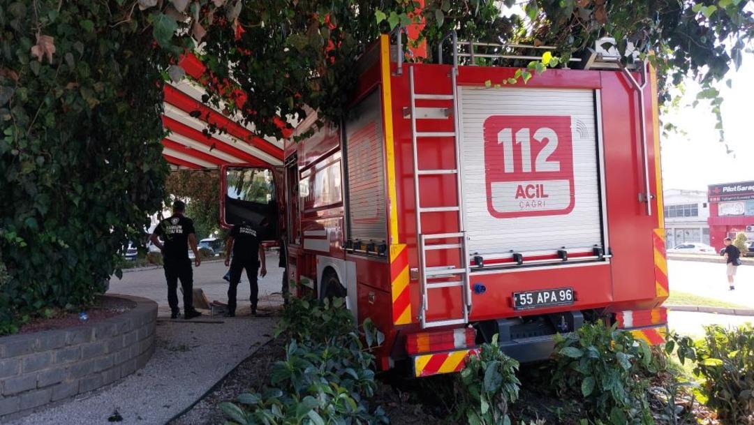 Samsun da itfaiye aracı kaza yaptı: 2 si itfaiyeci 3 yaralı 1