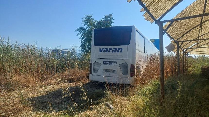 Manisa’da otobüs yoldan çıktı, 35 yolcu ölümden döndü
