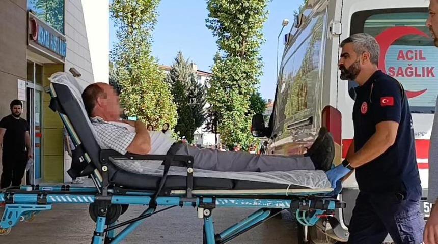 Bursa'da kavşakta iki otomobil çarpıştı: 3 yaralı