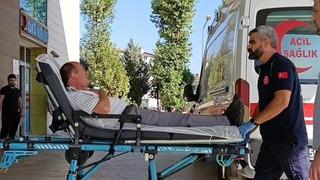 Bursa'da kavşakta iki otomobil çarpıştı: 3 yaralı