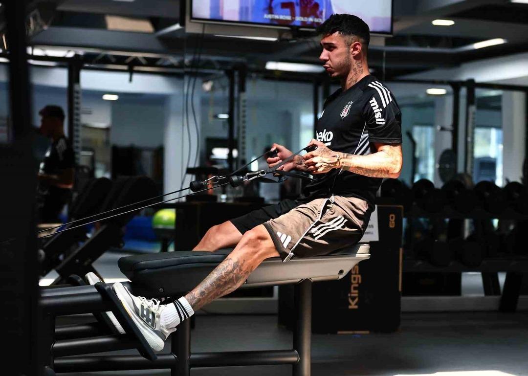 Beşiktaş, günün ikinci idmanında salonda çalıştı 1