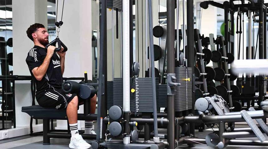 Beşiktaş, günün ikinci idmanında salonda çalıştı
