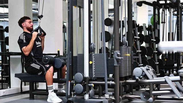 Beşiktaş, günün ikinci idmanında salonda çalıştı