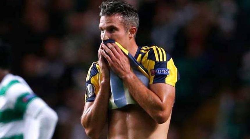 Robin van Persie Hollanda'yı ikiye böldü!