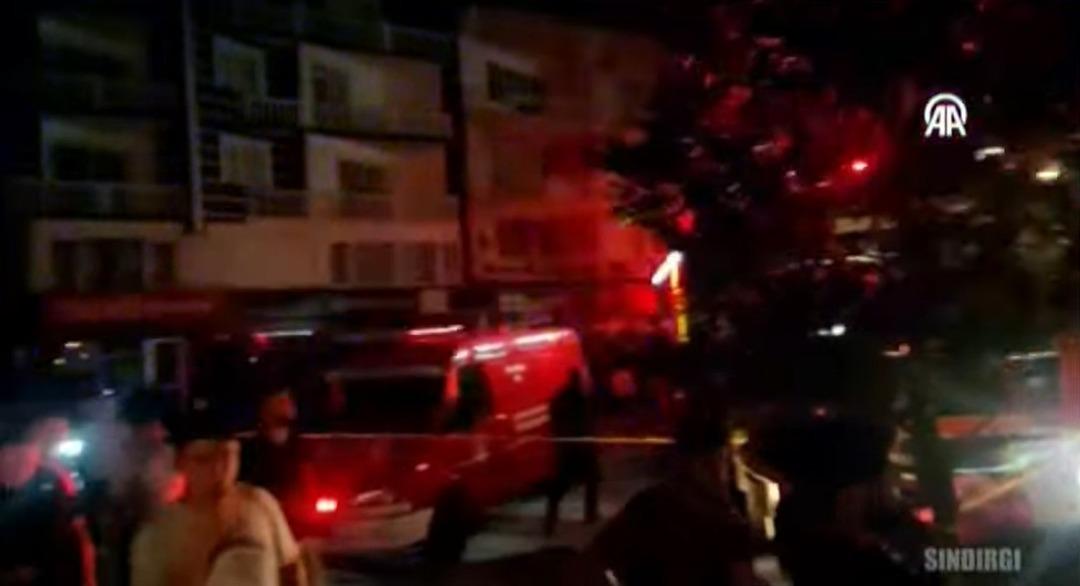 SON DAKİKA | Balıkesir de art arda depremler... 6.1 sallantı sonrası görüntüler geldi! Belediye Başkanı açıkladı: 1 kişi hayatını kaybetti 4