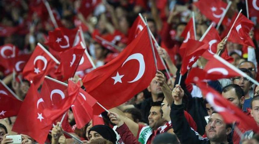 Milli ma&ccedil;ta saygı duruşuna protesto