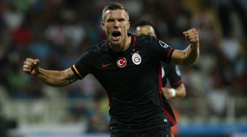 UEFA'dan Podolski'ye: 'G&ouml;rd&uuml;n m&uuml;?'