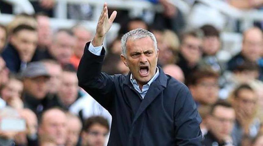 Mourinho'ya şok ceza