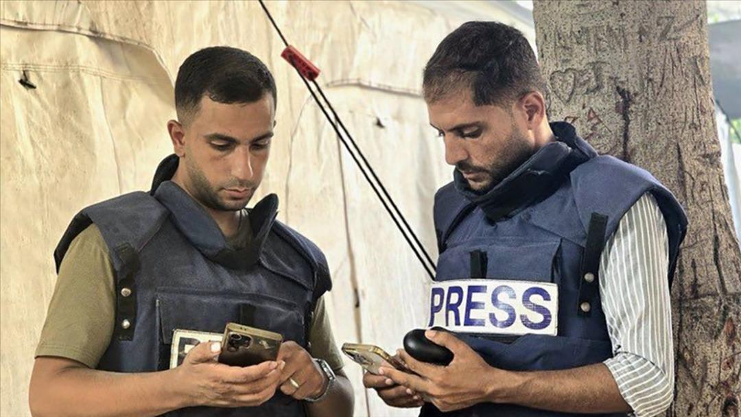 İsrail in Şifa Hastanesi çevresinde gazetecilerin çadırına düzenlediği saldırıda 2 muhabir hayatını kaybetti 1