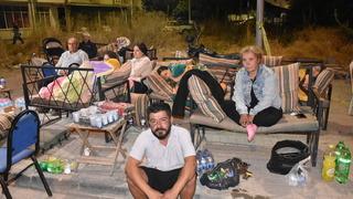 Kimse evine giremedi! Balıkesir'deki deprem sonrası geceyi sokakta geçirdiler