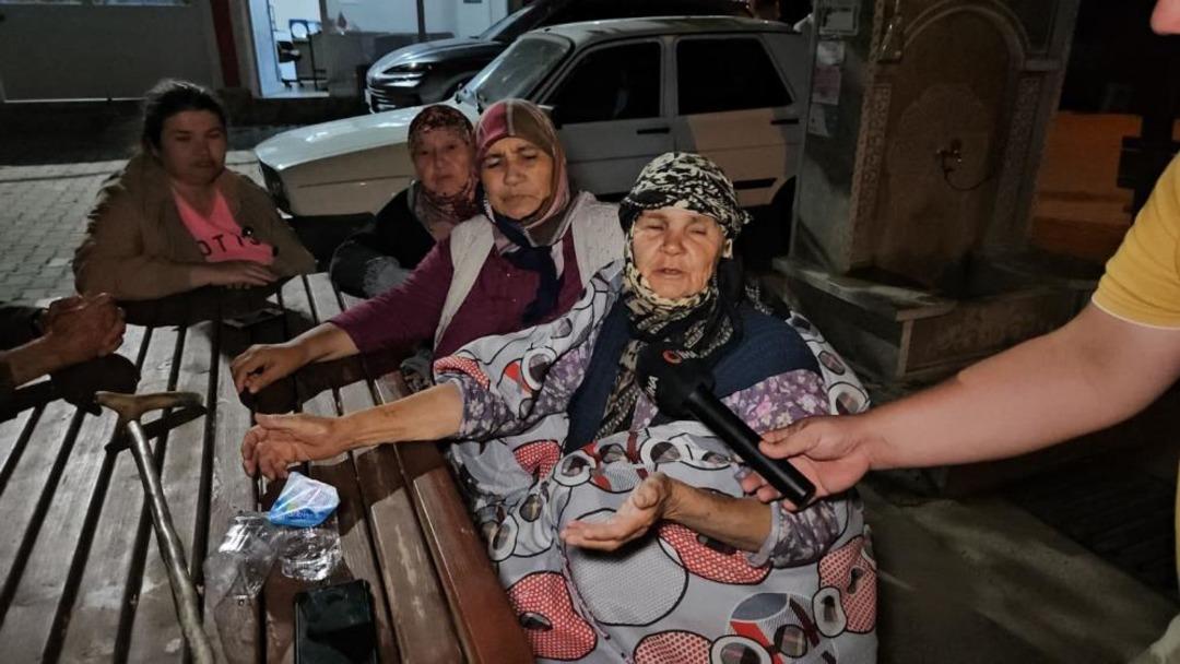 Kimse evine giremedi! Balıkesir deki deprem sonrası geceyi sokakta geçirdiler 4