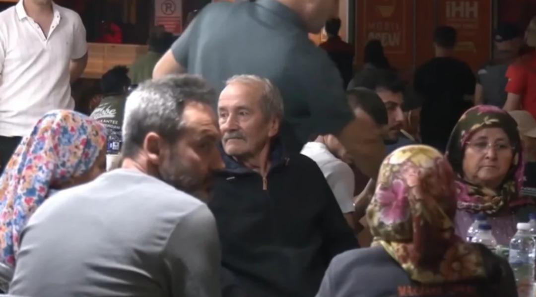 Kimse evine giremedi! Balıkesir deki deprem sonrası geceyi sokakta geçirdiler 6