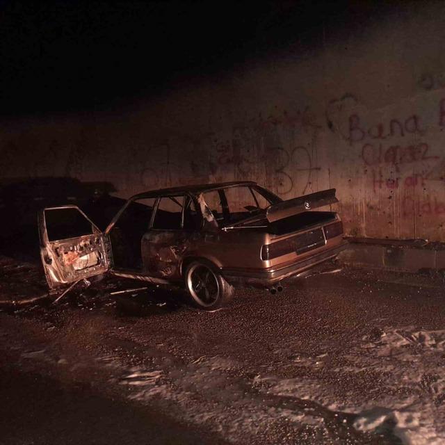 Kastamonu’da alevlere teslim olan forklift ve otomobil kullanılmaz hale geldi 2