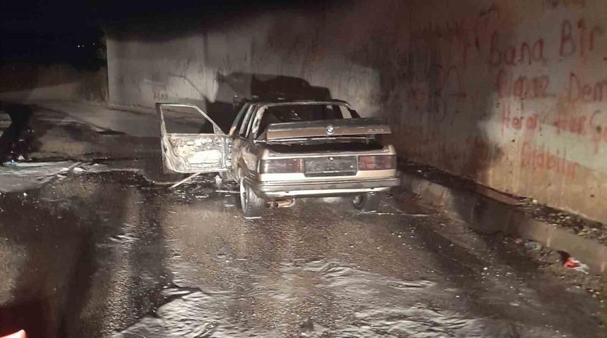 Kastamonu&rsquo;da alevlere teslim olan forklift ve otomobil kullanılmaz hale geldi