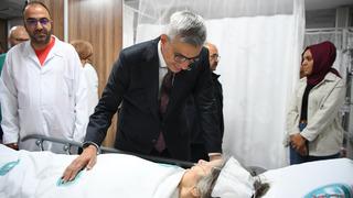 Sağlık Bakanı Kemal Memişoğlu, Balıkesir depreminde yaralananları özel ziyaret etti...