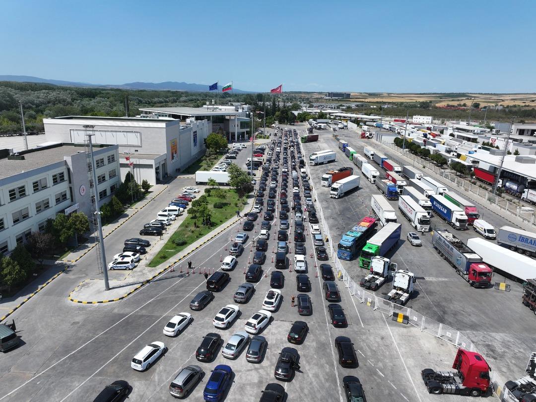 Bazı gurbetçileri sınır kapısında bekleyen sürpriz! Ödeme yapmadan çıkışlarına izin verilmiyor... Tepki gösterdiler 2