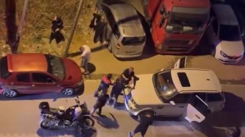 Esenyurt’ta polisin dur ihtarına uymayan şahıslar polise saldırdı