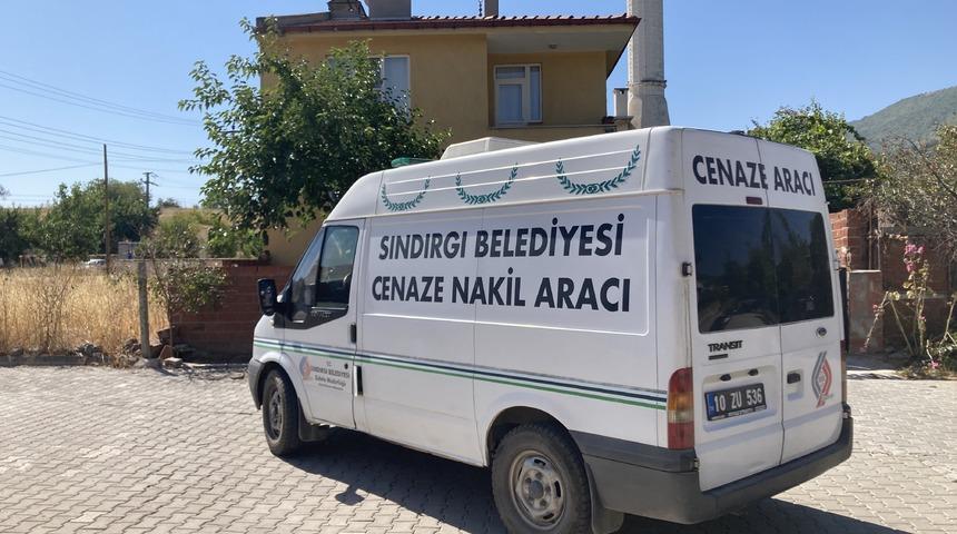 Balıkesir'deki depremde ölen kişinin cenazesi İzmir'e gönderildi